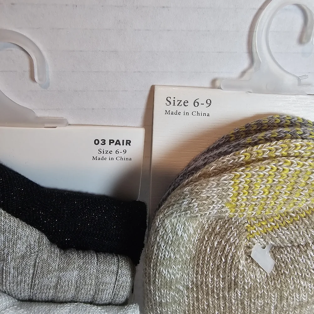 2 Packages GOLD TOE Holiday & Lodge Collection Socks SIZE 6-9 (5 Pair Total)