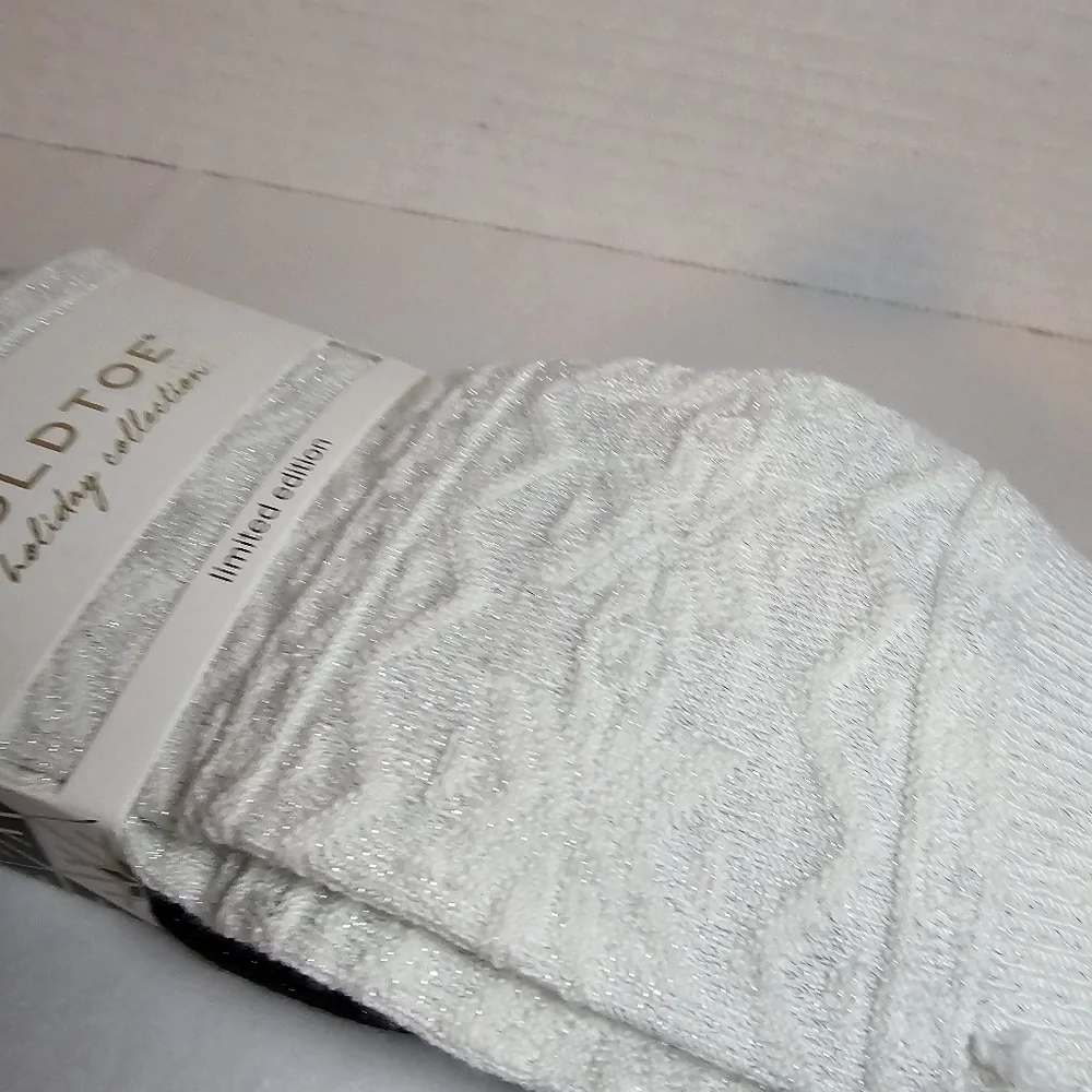 2 Packages GOLD TOE Holiday & Lodge Collection Socks SIZE 6-9 (5 Pair Total)