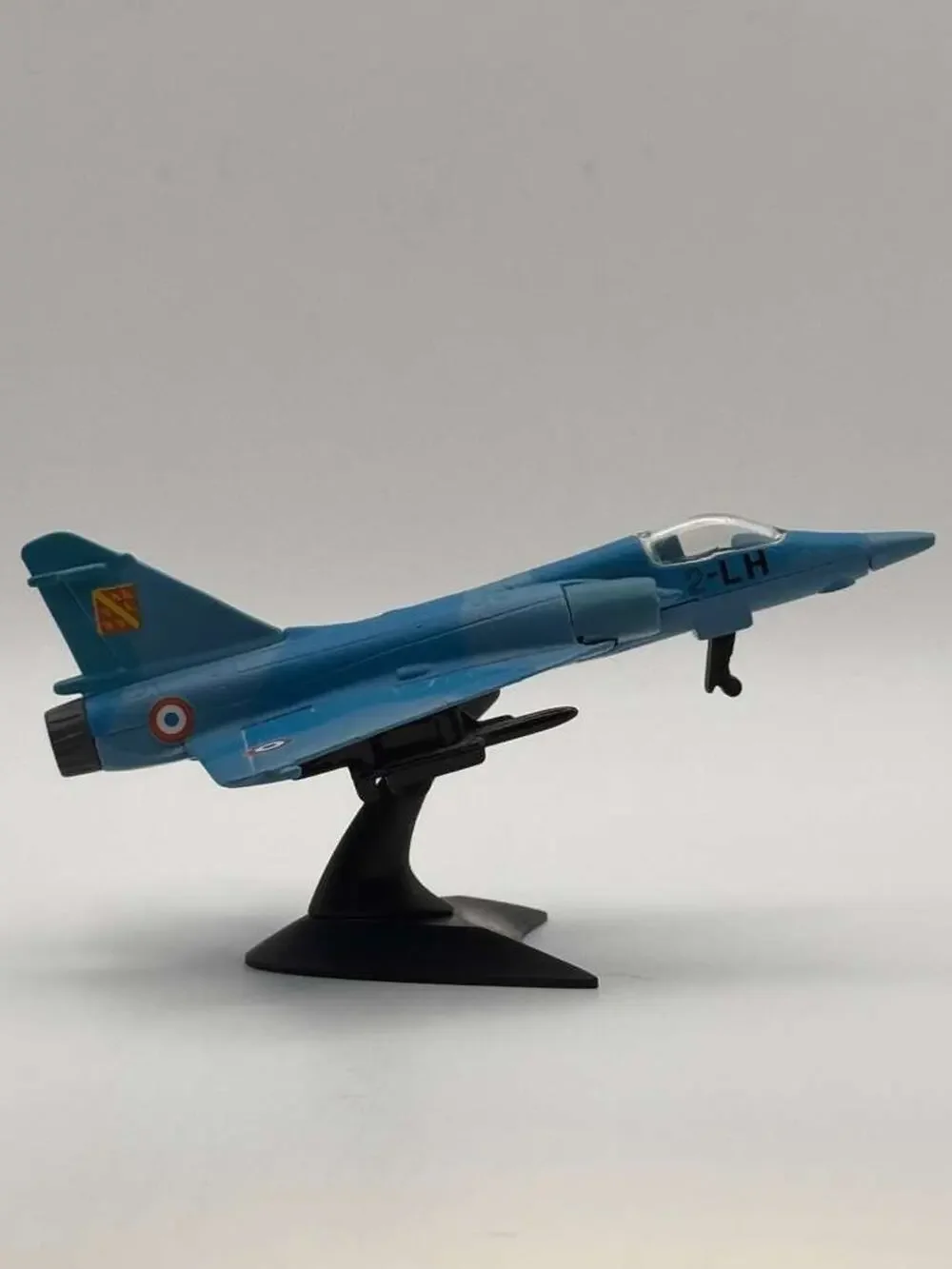 Maisto Mirage 2000C Diecast Model Aircraft French Air Force Jet w/ Display Stand