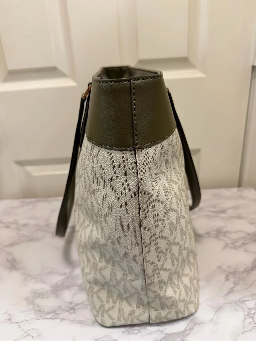 Michael Kors almost new