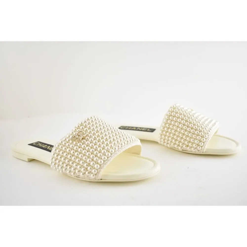 CHANEL 25p ivory