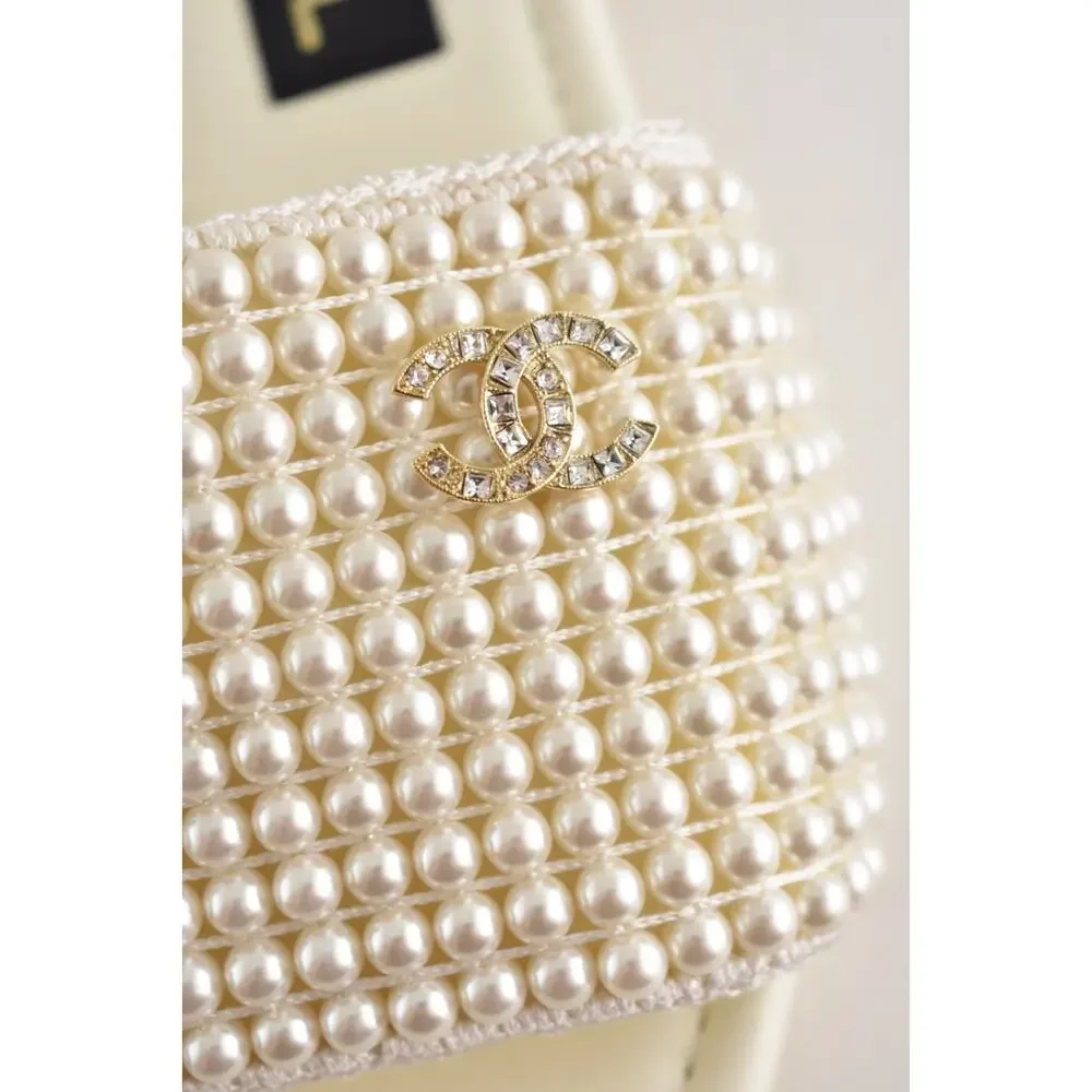 CHANEL 25p ivory
