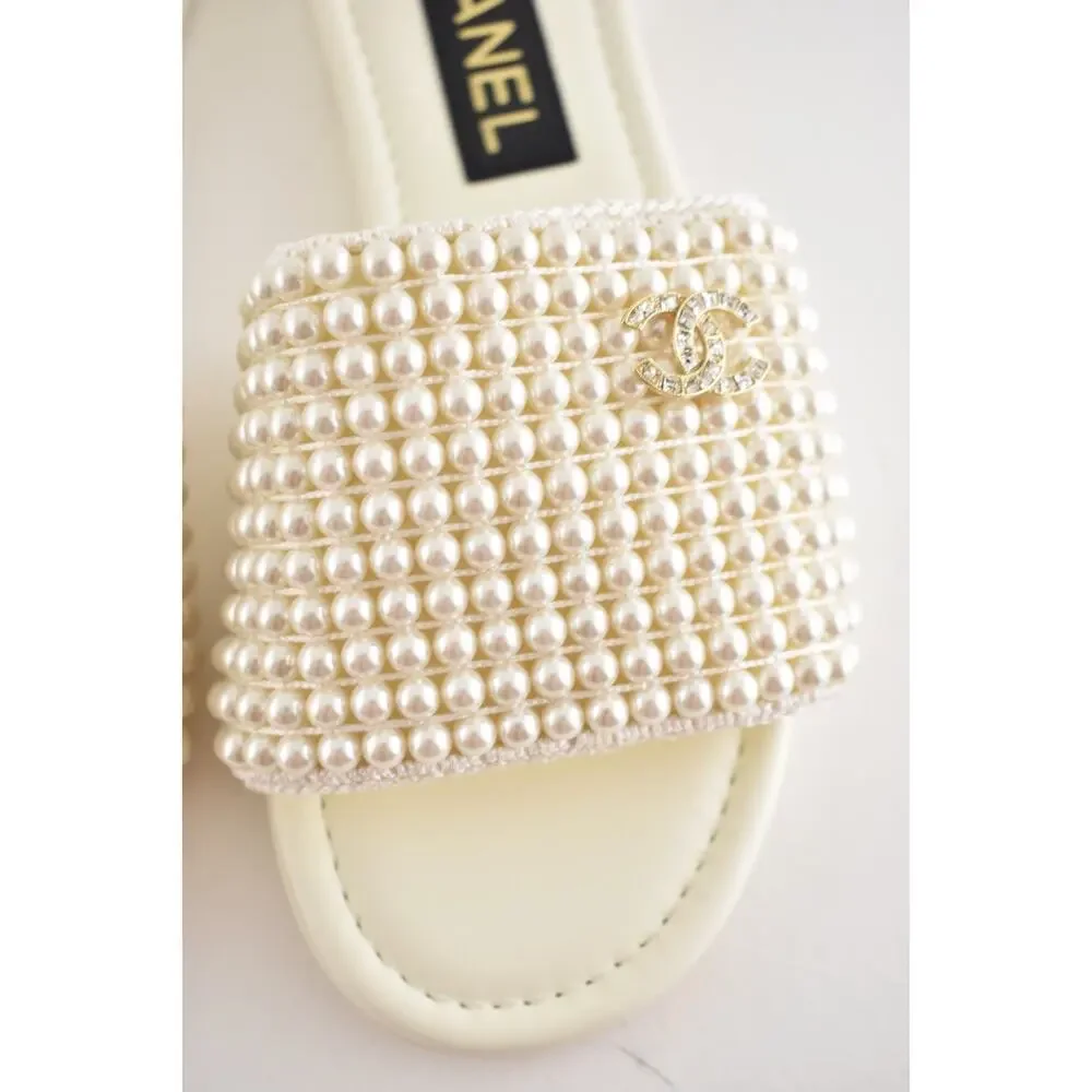 CHANEL 25p ivory