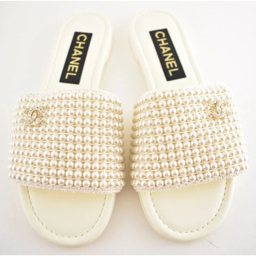 CHANEL 25p ivory