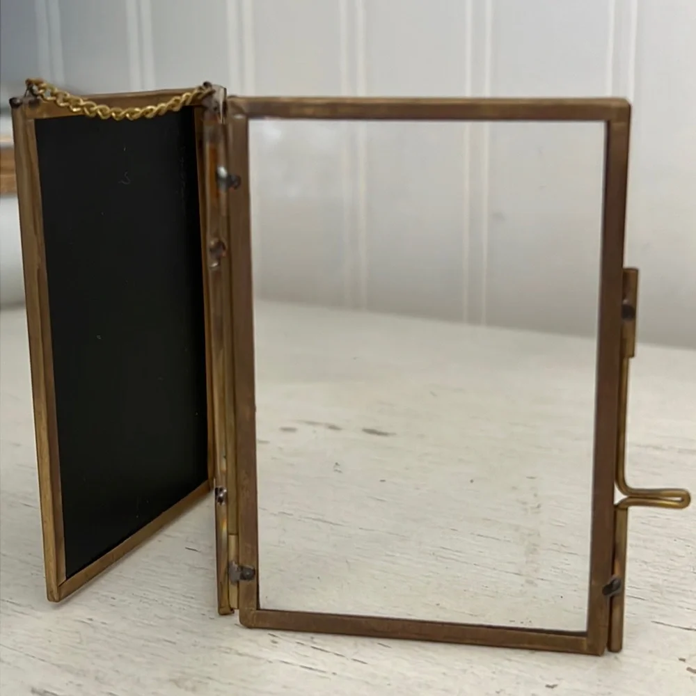 Vintage Isaac Jacobs 2” x 3” folding & locking brass picture frame glass