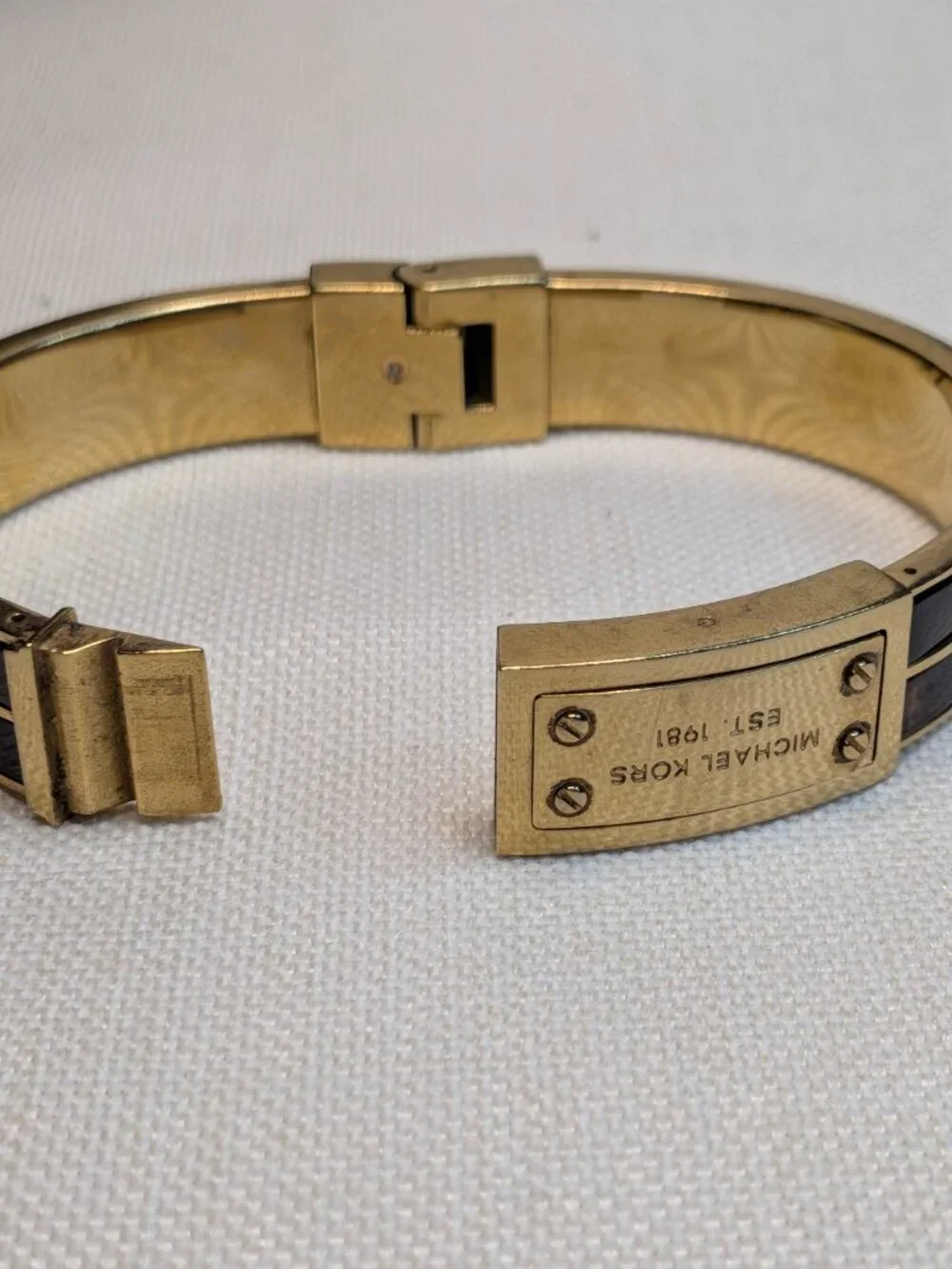 Michael Kors Faux Tortoise Shell Hinged Bangle Bracelet – Size 7