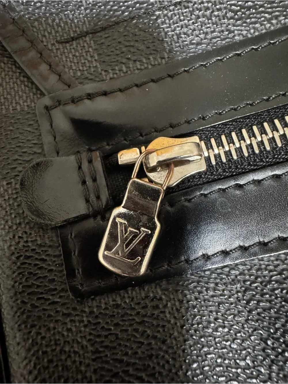 Louis Vuitton smoky damier