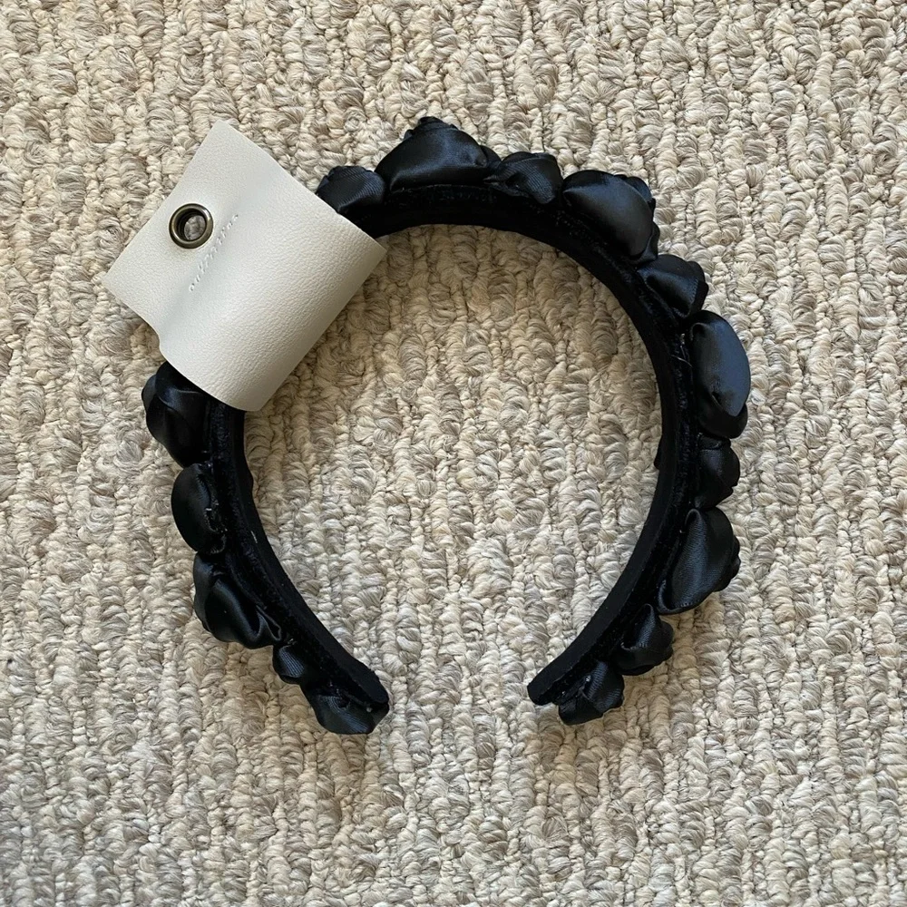 URBAN OUTFITTERS SATIN BLACK ROSETTE HEADBAND Elegant Black Floral Headband