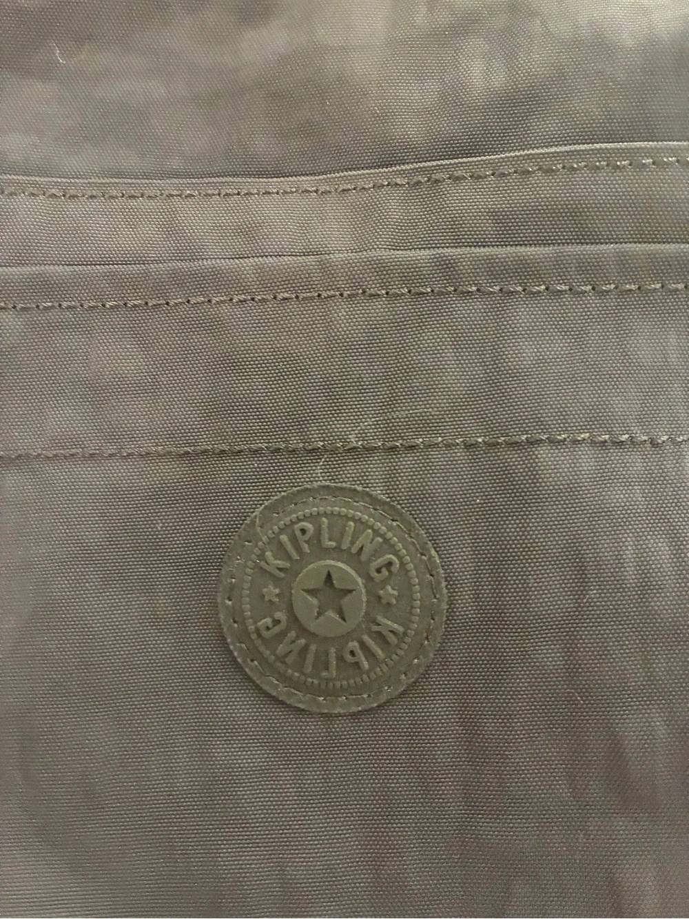 Kipling compact charcoal