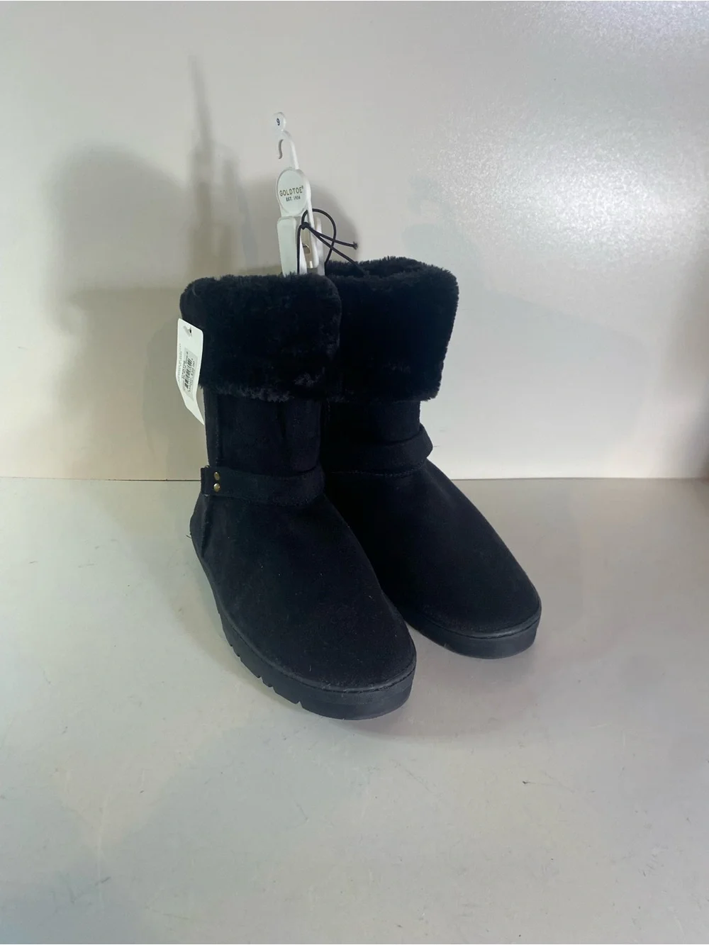 Gold Toe fur good size