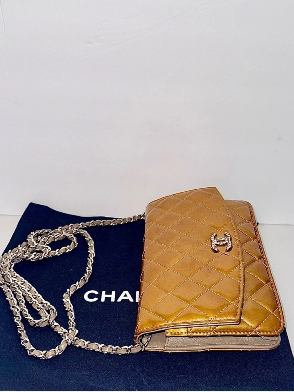 CHANEL authentic compact