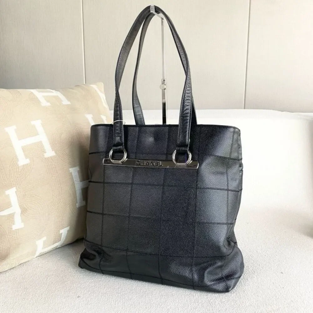 CHANEL shop luxury