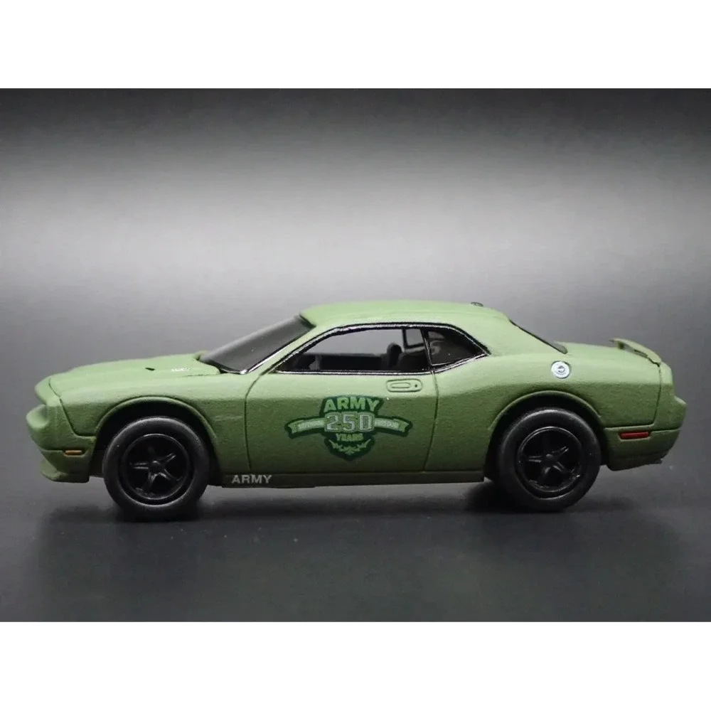 Johnny Lightning features die