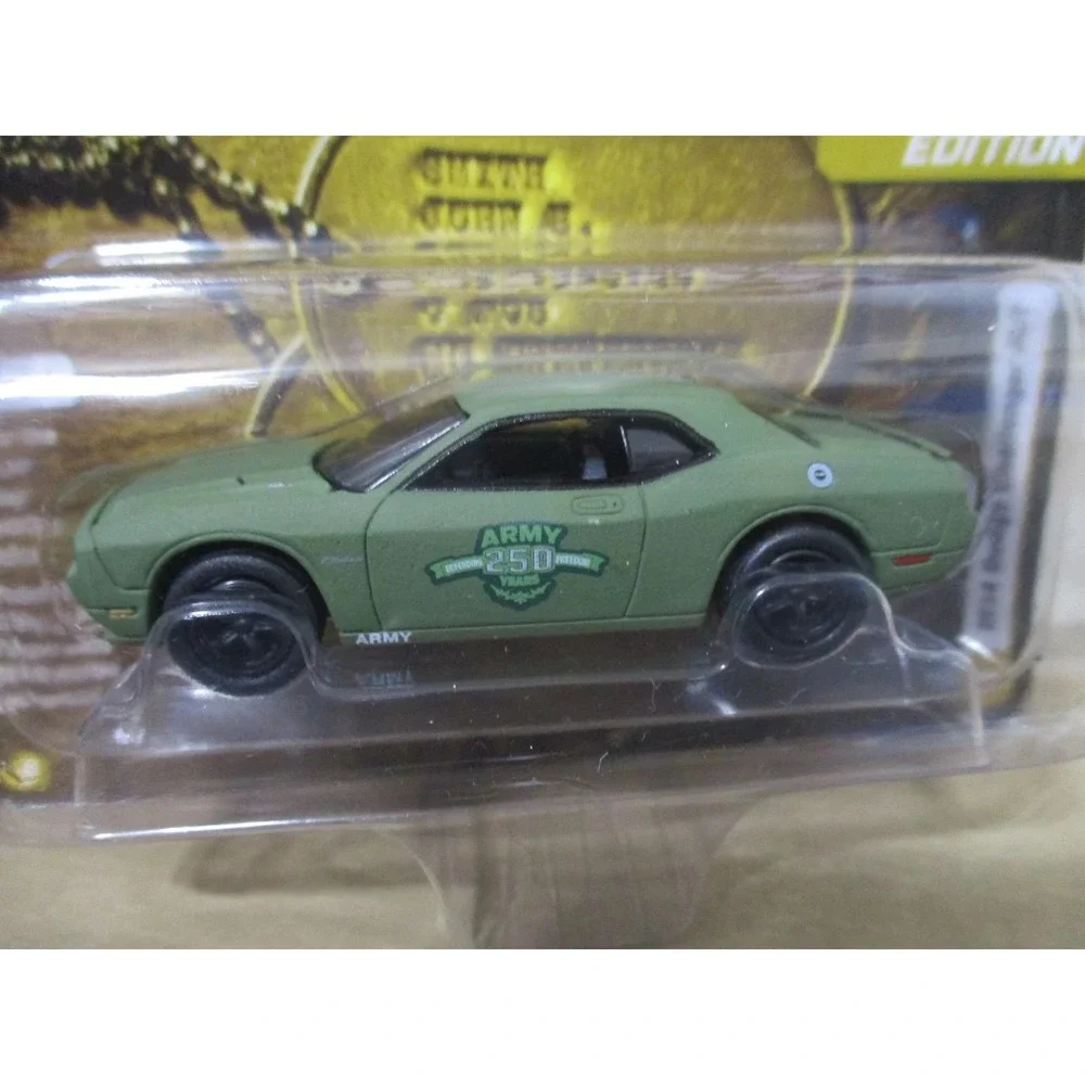 Johnny Lightning features die