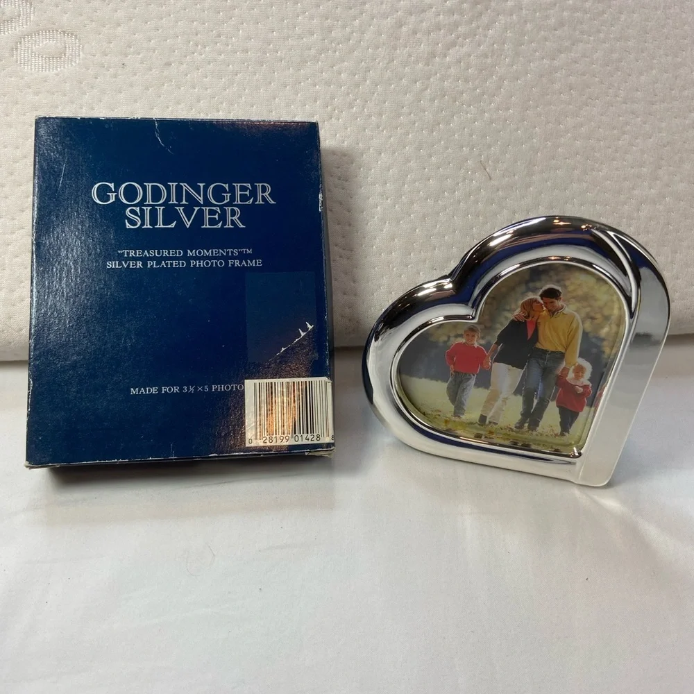 Silver Plate‎ Heart Shape picture frame