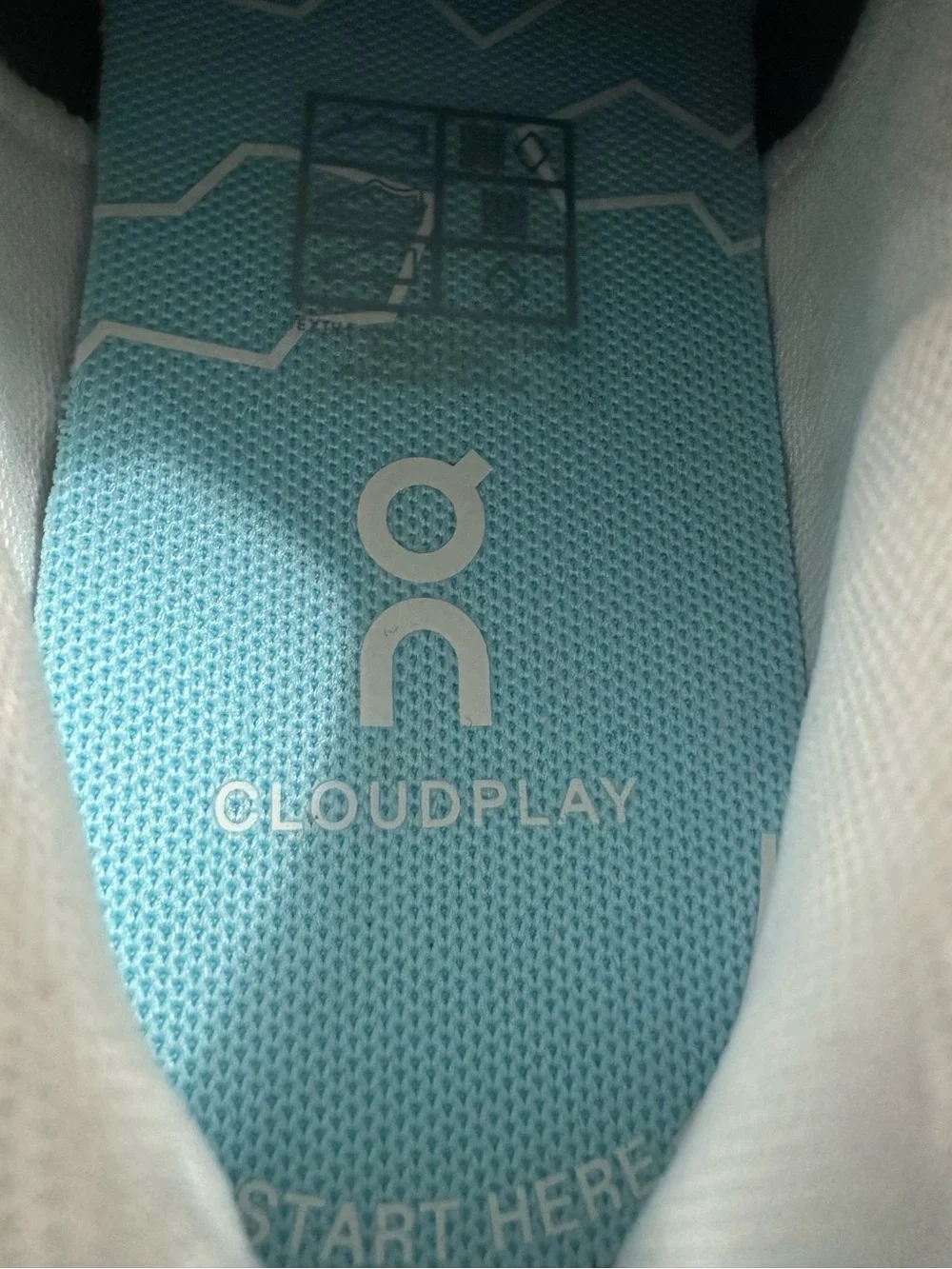 On Running breathable navy