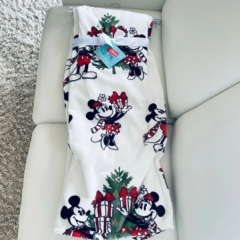 NWT Disney Christmas Mickey & Minnie Mouse 70”x50” Christmas Plush Throw Blanket