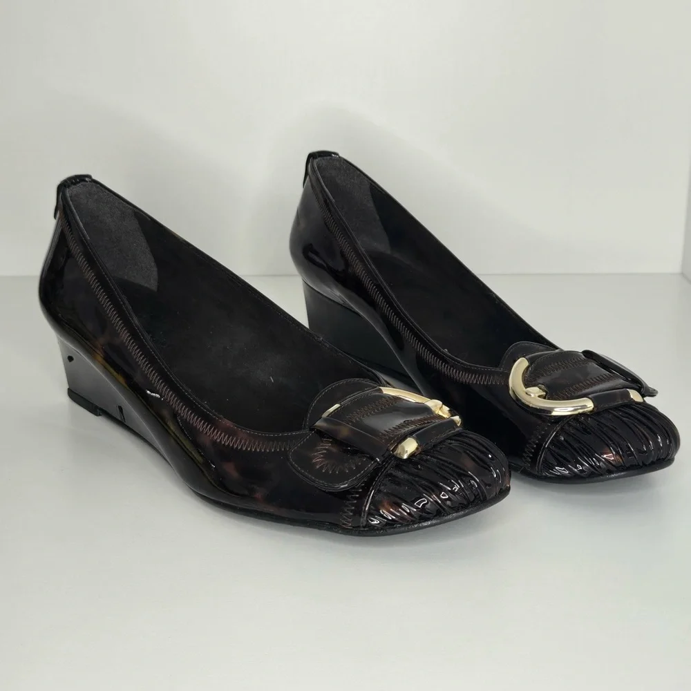 Stuart Weitzman gold 	•	made