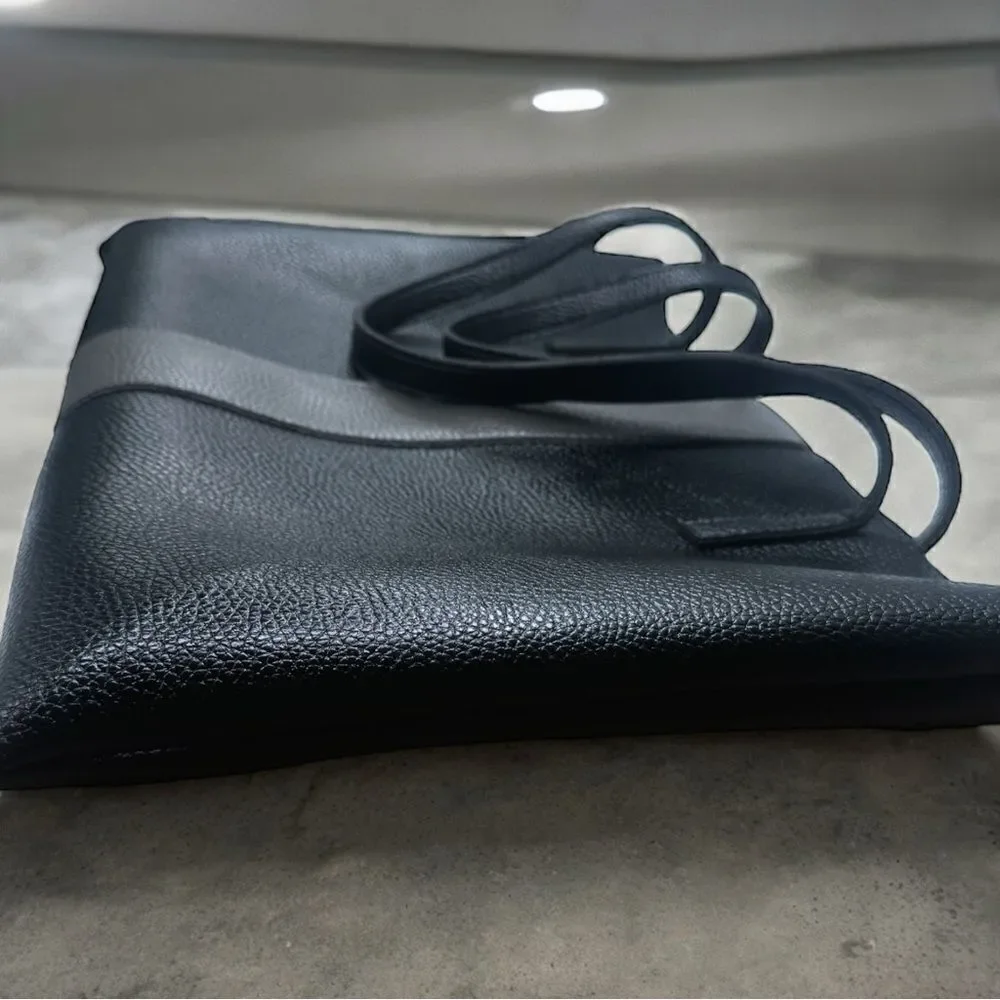 Vince Camuto bags handle shopper