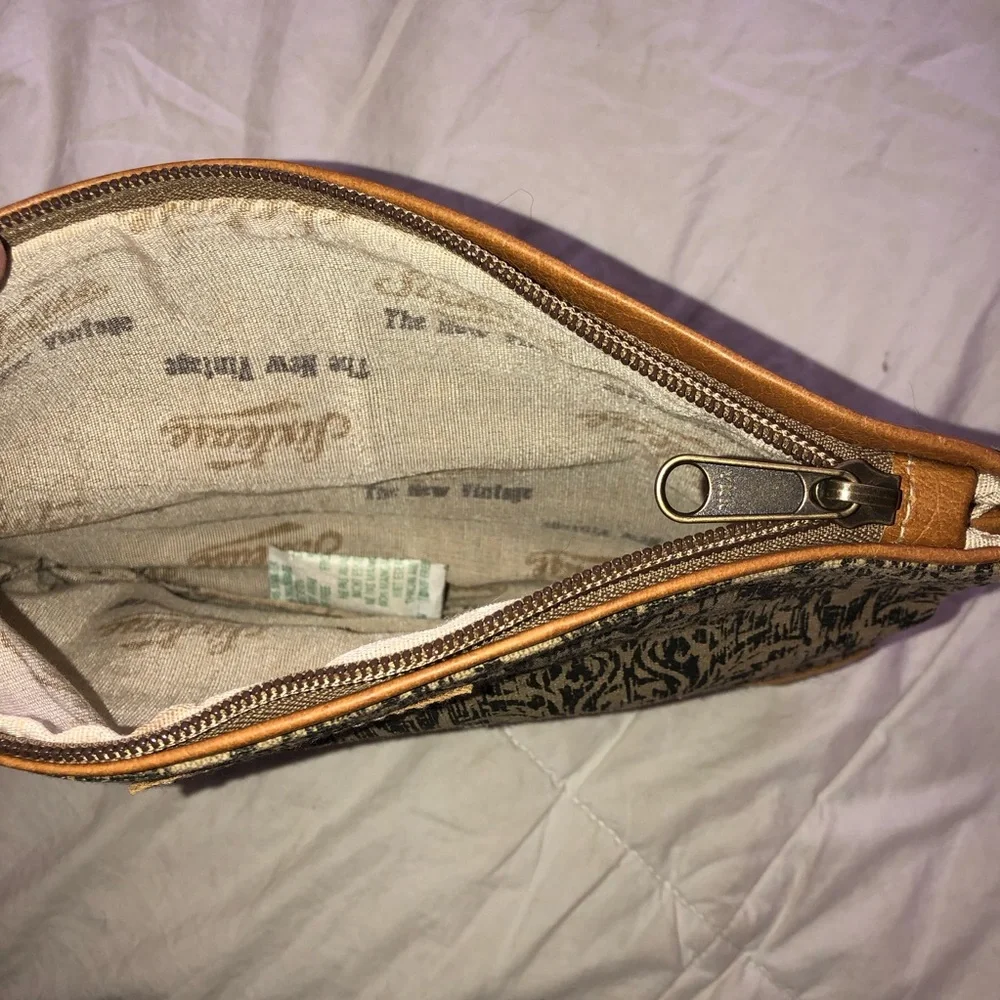 Sixtease stylish wristlet