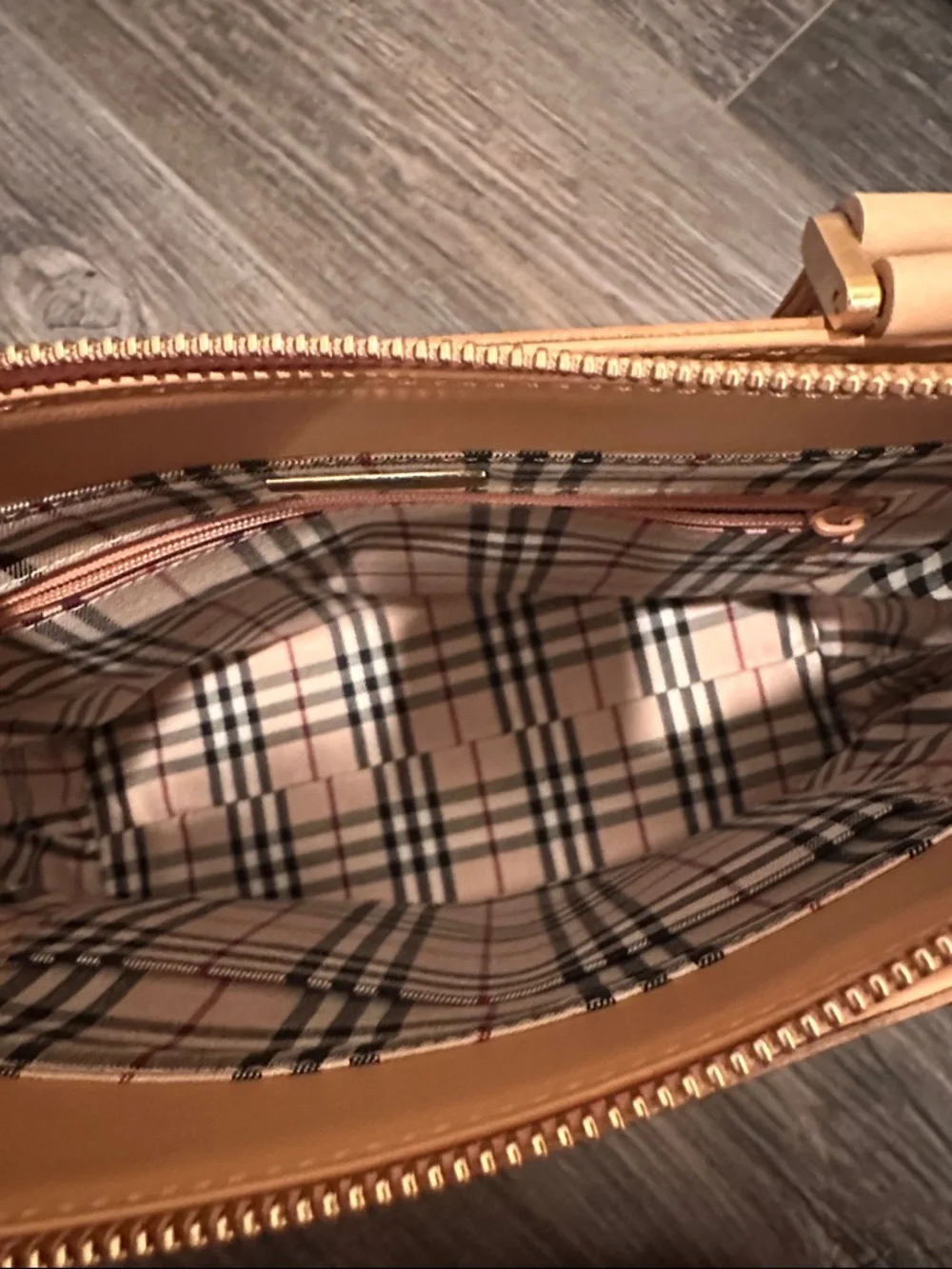 Burberry classic leather