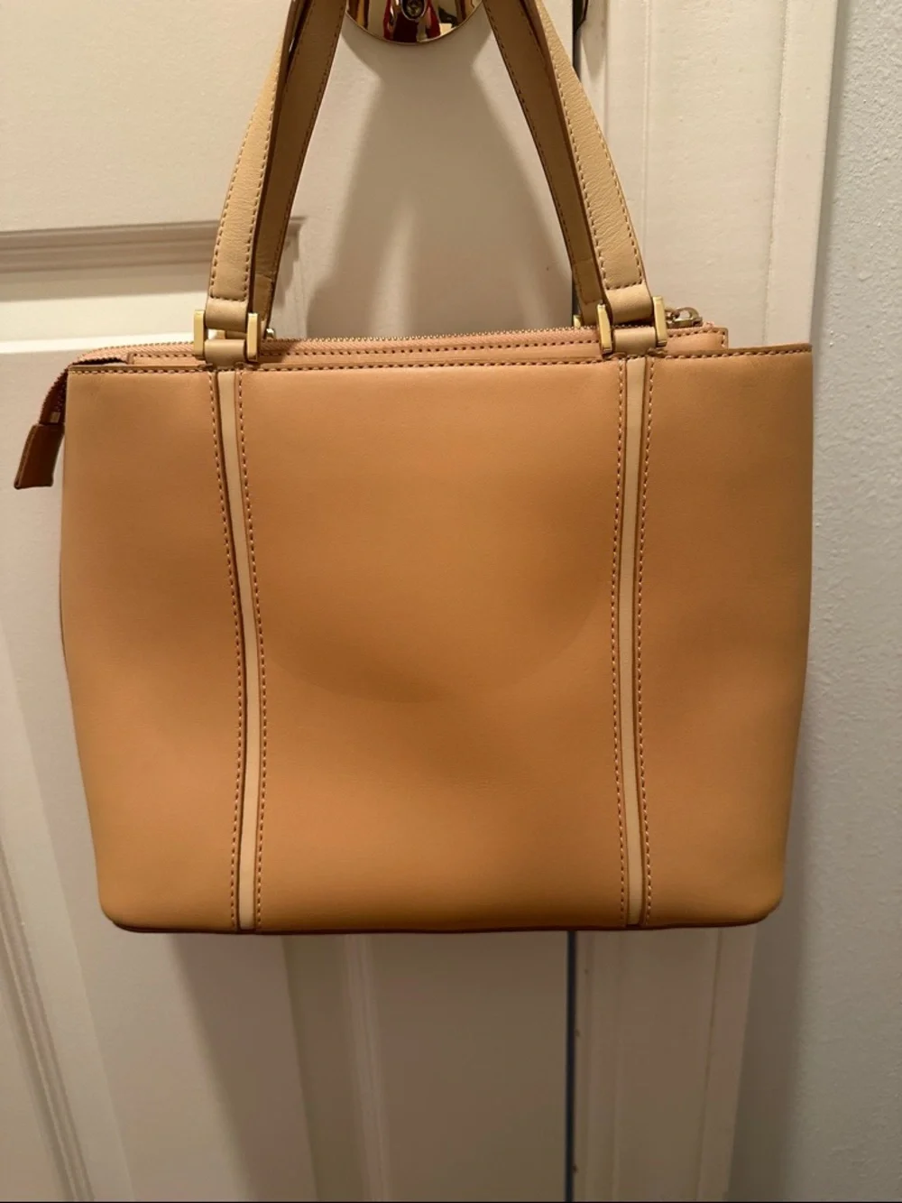 Burberry classic leather