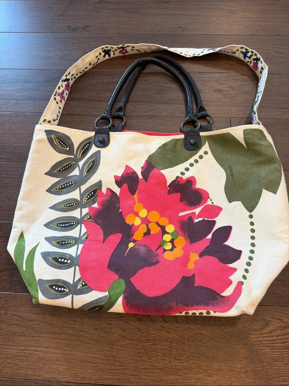NEST Fragrances canvas floral