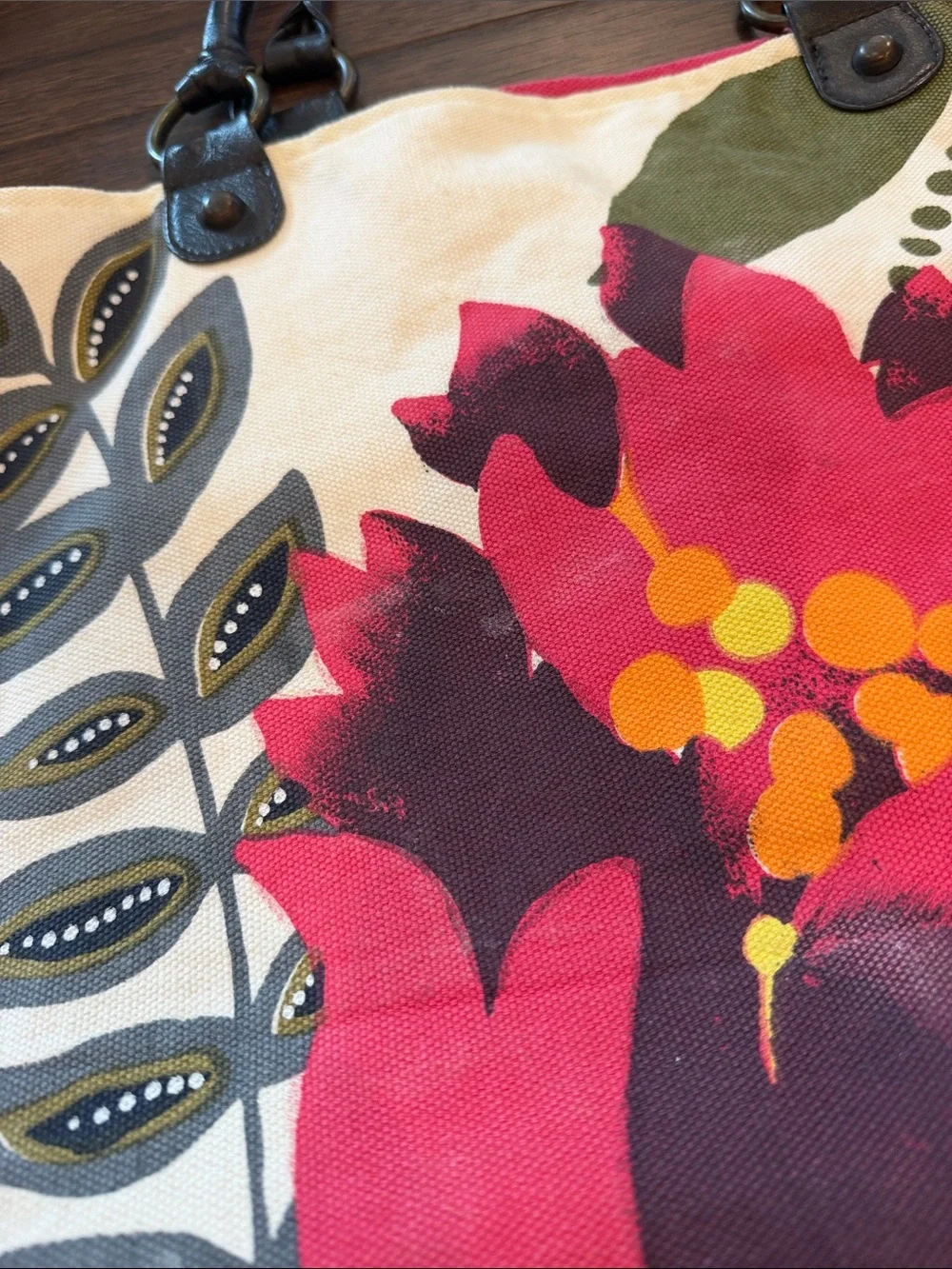 NEST Fragrances canvas floral