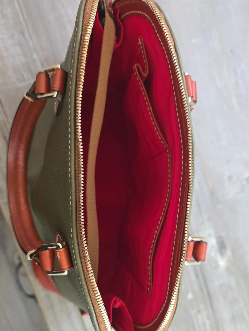 Dooney & Bourke compact structured