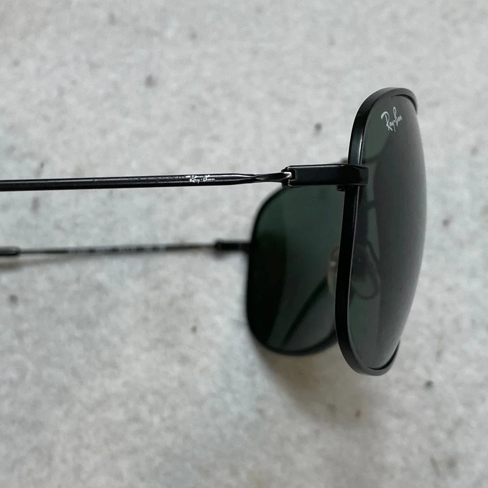 Ray-Ban see scratches