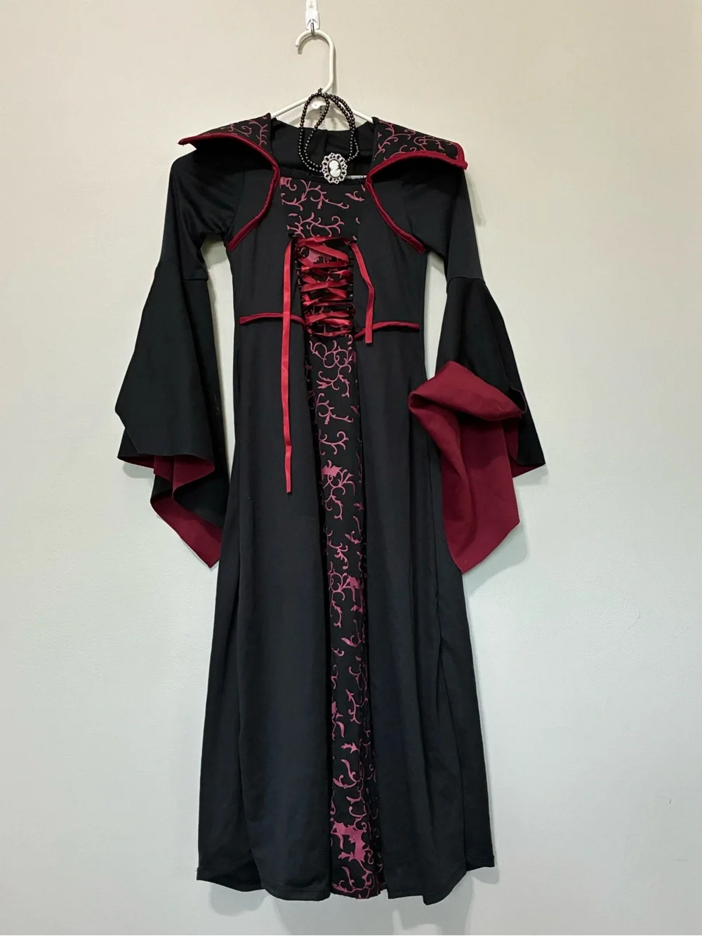 California Costumes elegant royal