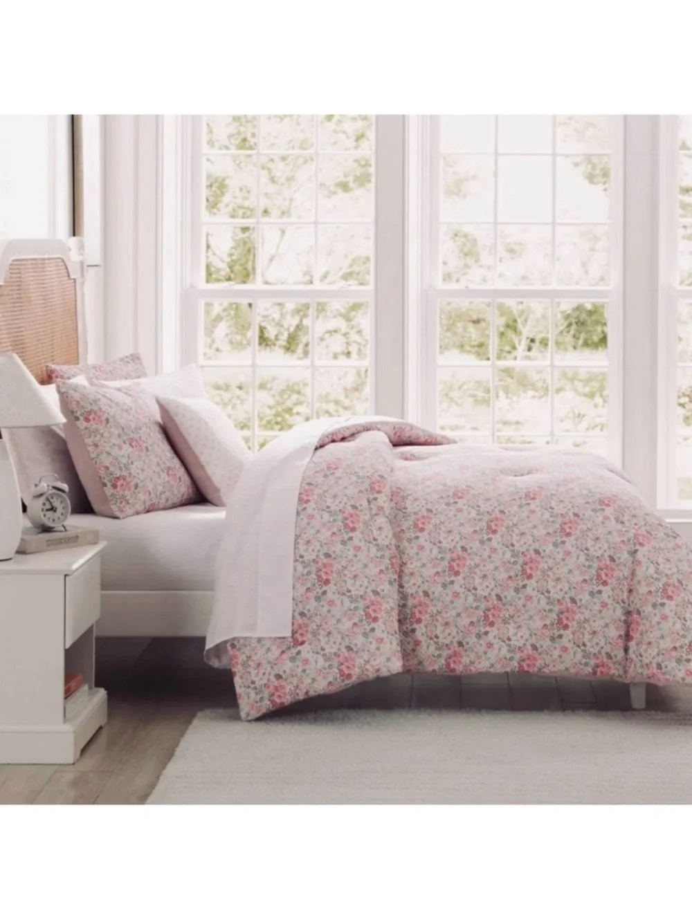 Laura Ashley 🆕 laura