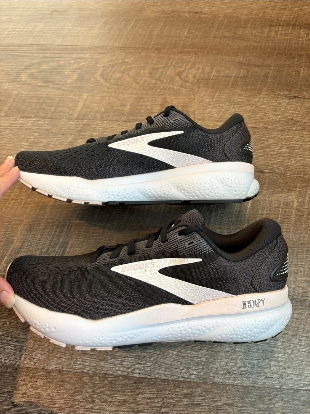 Brooks Ghost 16 Running Shoes Women’s 10.5 Black/White/Orchid Ice