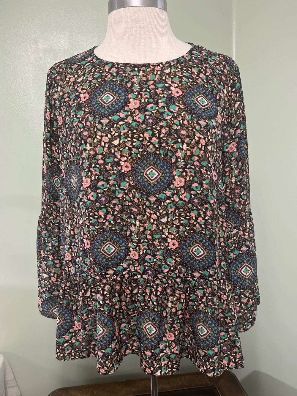 J. Crew Women’s Blue Green Floral Peplum Bell-Sleeve Blouse Size Medium