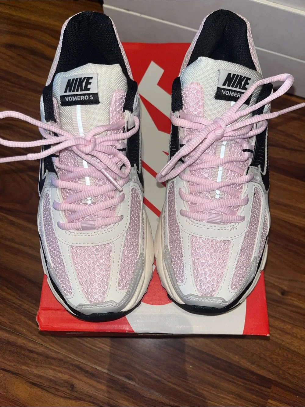 Nike Women’s Pink and Black Vomero  5. Size 7.5. Excellent Condition