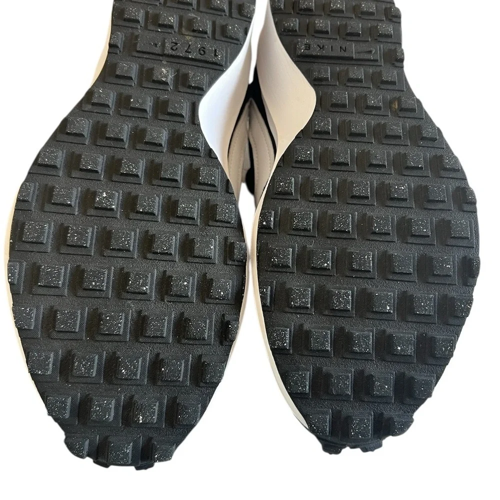 Nike Waffle Debut Black White Women's Size 9 DH9523-002 Casual Sneakers