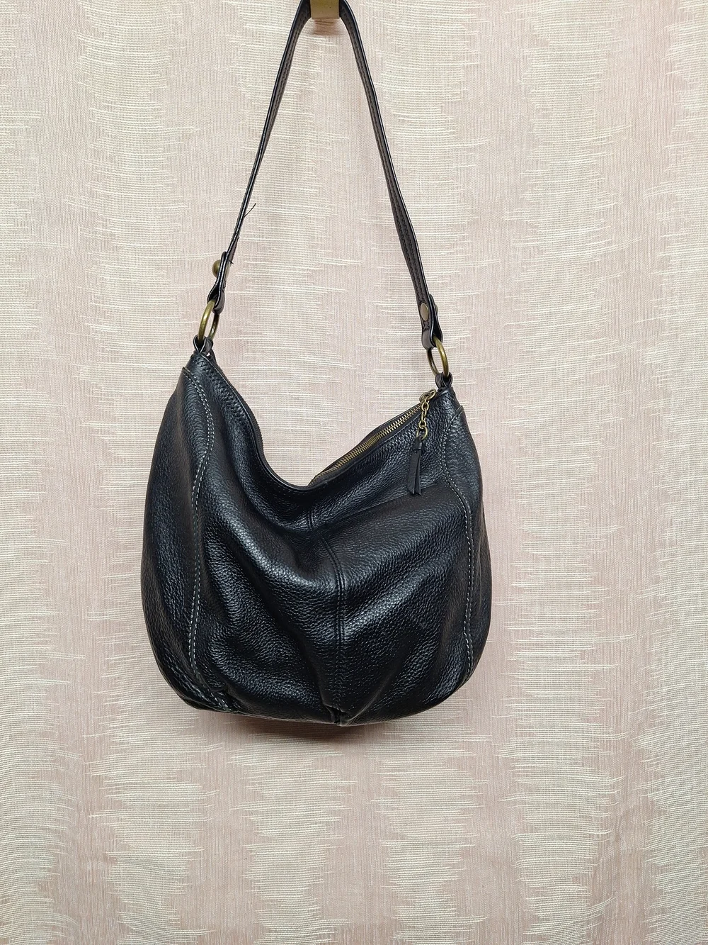 The Sak pebbled black