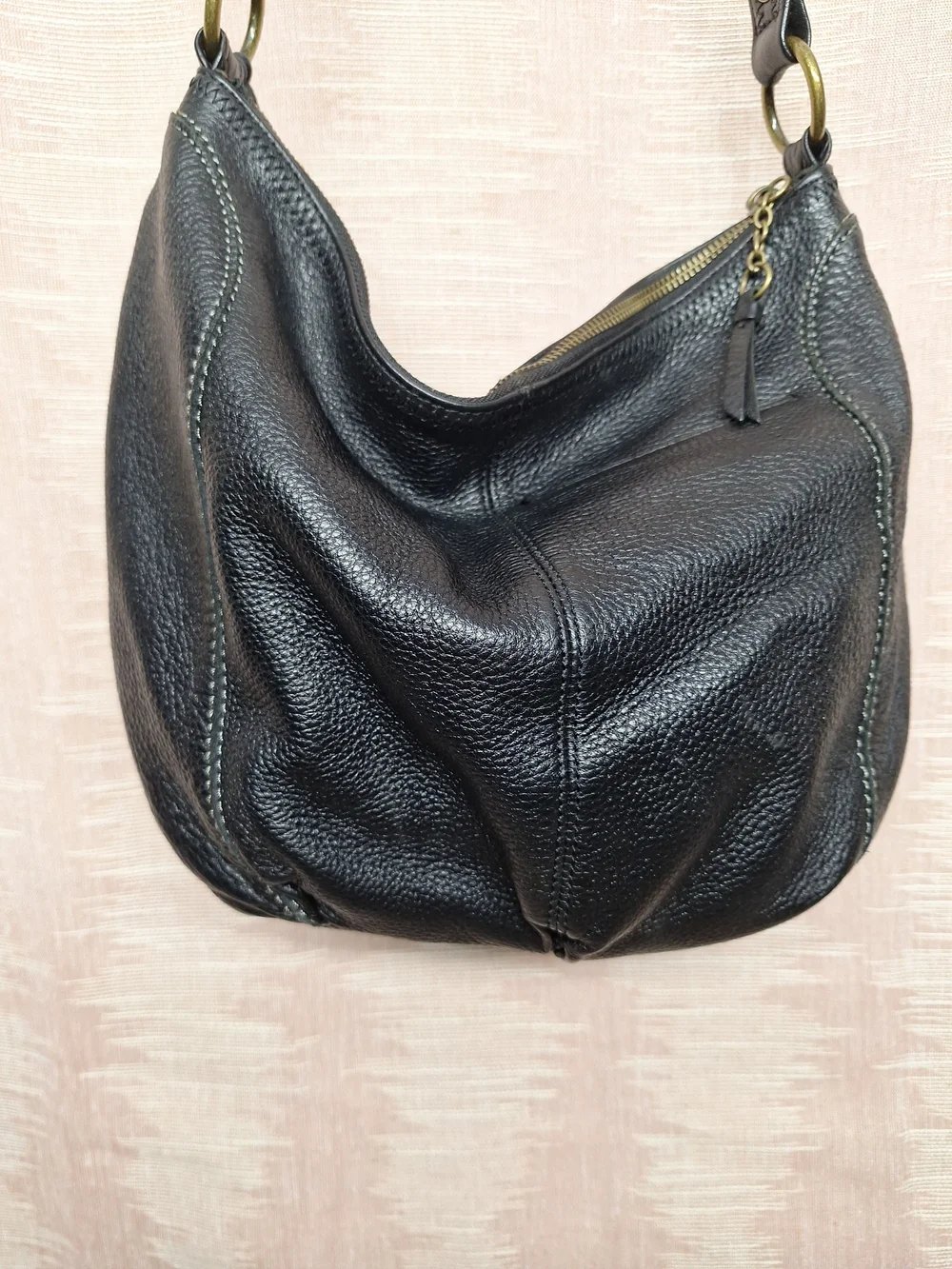 The Sak pebbled black