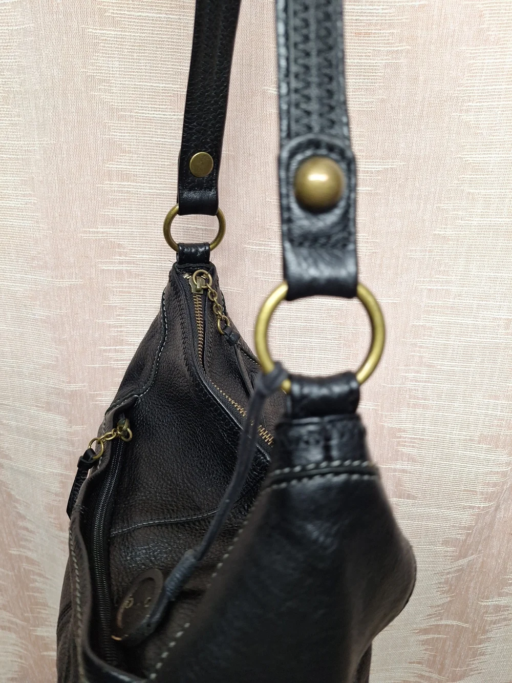 The Sak pebbled black