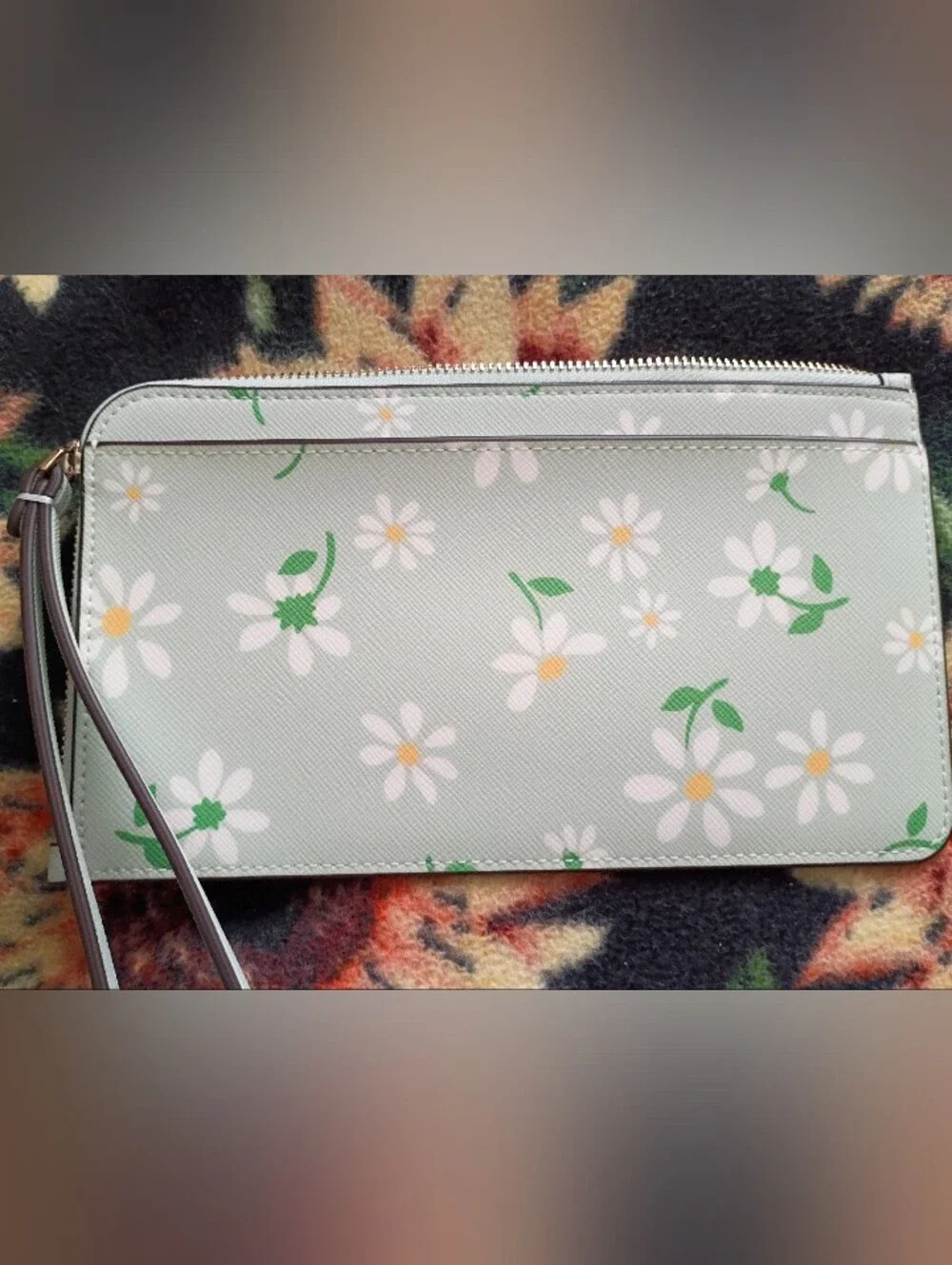 Kate Spade Lucy Day Tripper Daisy Medium L-Zip