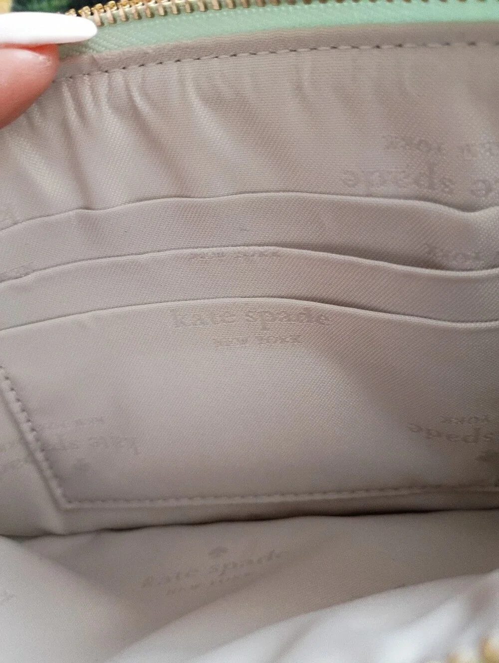 Kate Spade Lucy Day Tripper Daisy Medium L-Zip