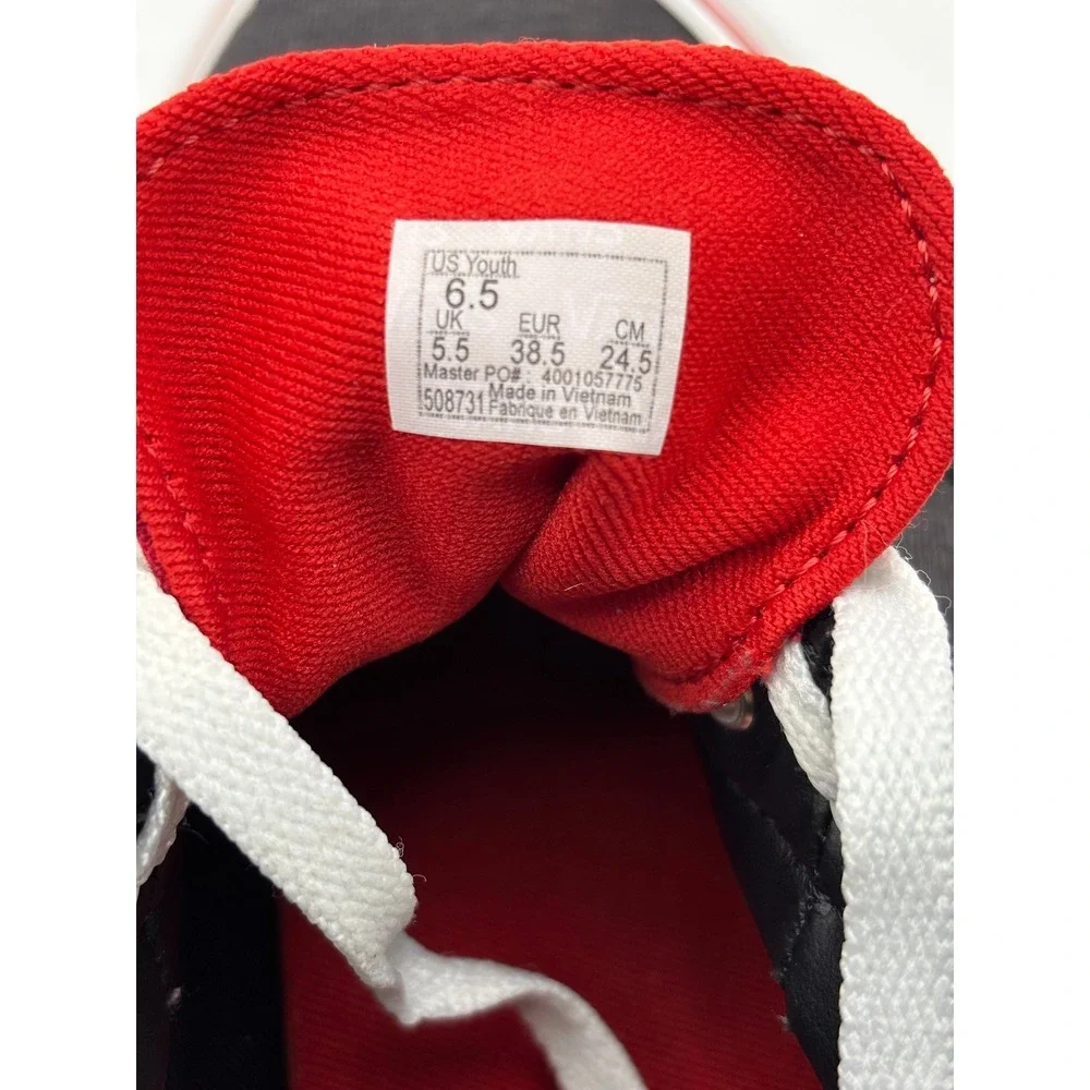 Vans dark while