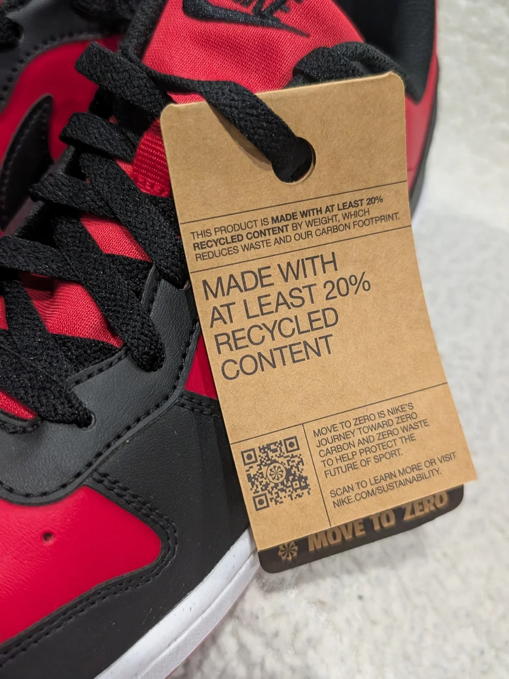 Nike Kids Low-Top Sneakers in Black & Red