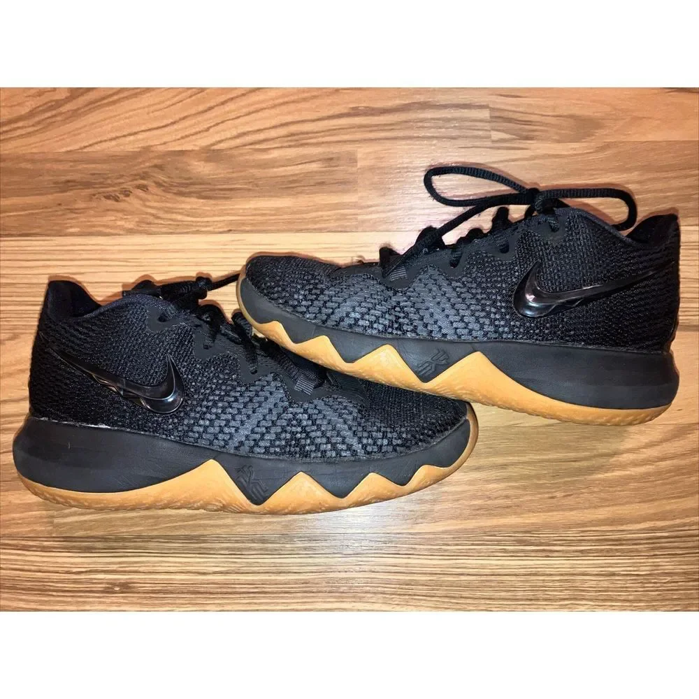 Nike Kyrie Flytrap Black-Metallic‎ Gold RARE Shoes Sneakers Boys 4Y 4 Youth