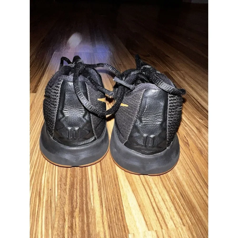 Nike Kyrie Flytrap Black-Metallic‎ Gold RARE Shoes Sneakers Boys 4Y 4 Youth