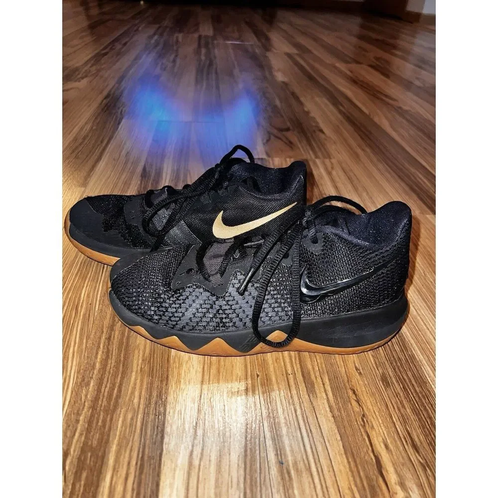 Nike Kyrie Flytrap Black-Metallic‎ Gold RARE Shoes Sneakers Boys 4Y 4 Youth