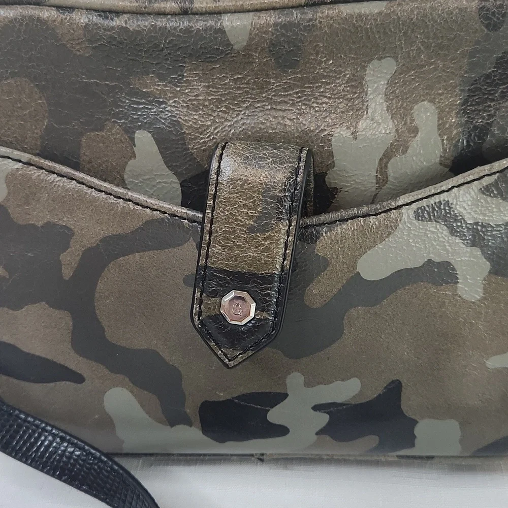 G.I.L.I Camo Leather Crossbody Bag. Size 9x6