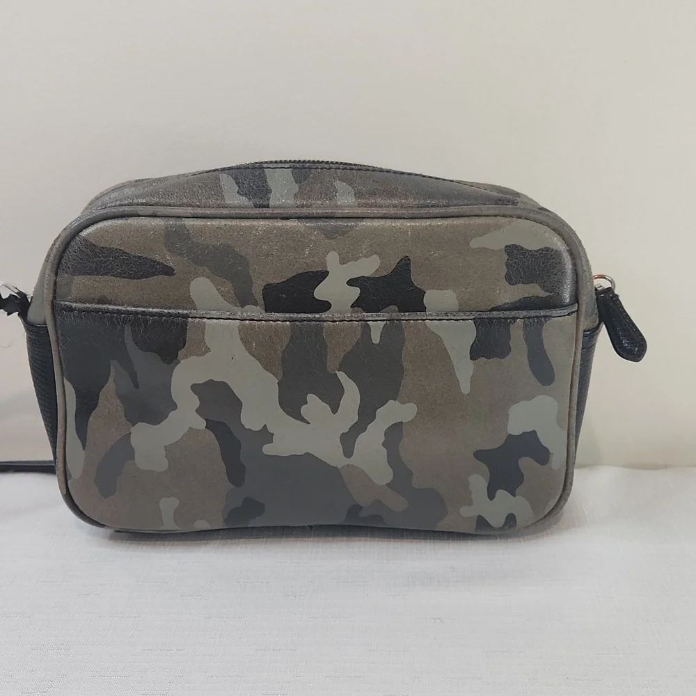 G.I.L.I Camo Leather Crossbody Bag. Size 9x6