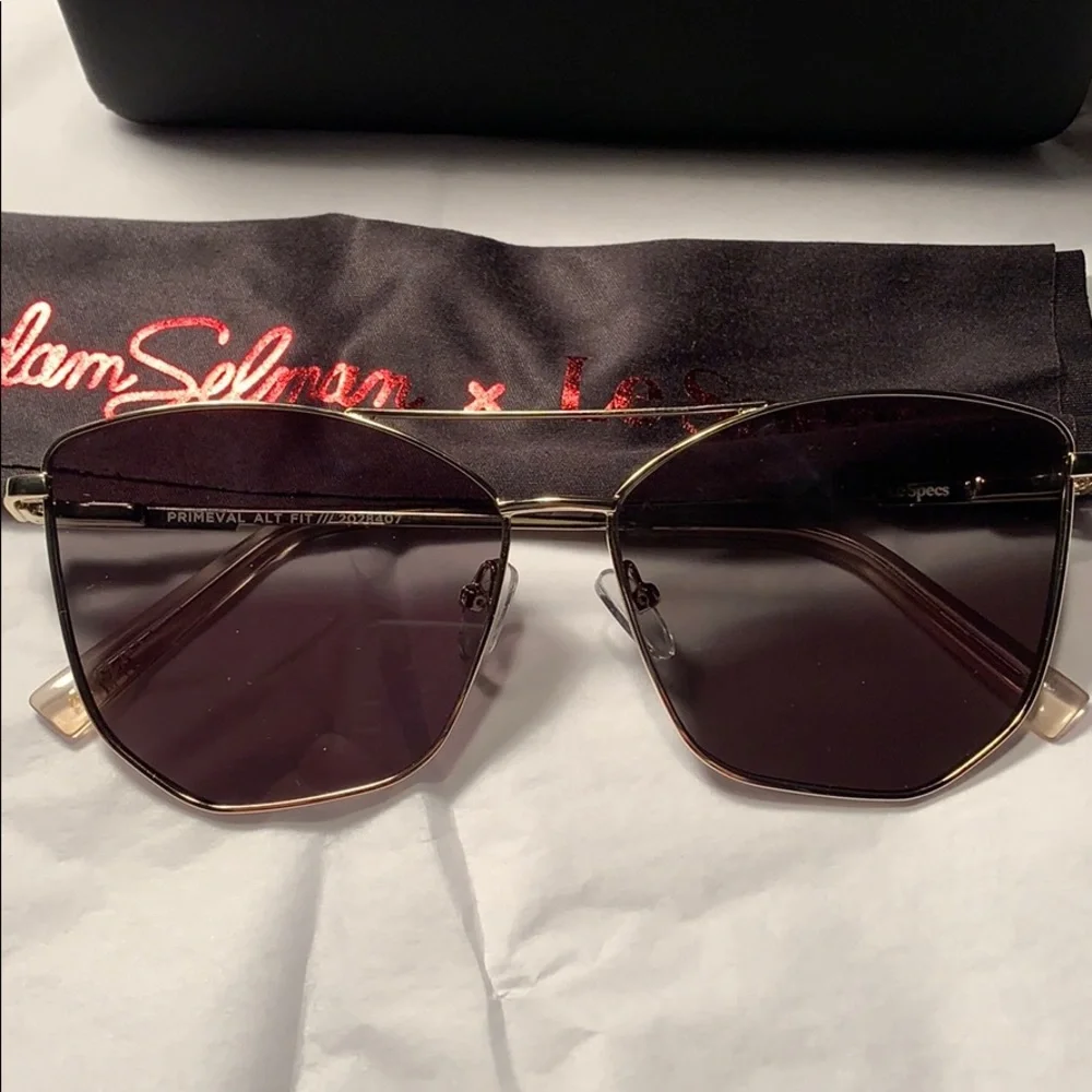 Le Specs never used