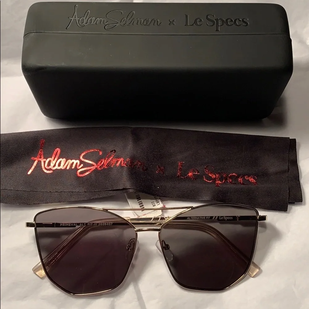 Le Specs never used
